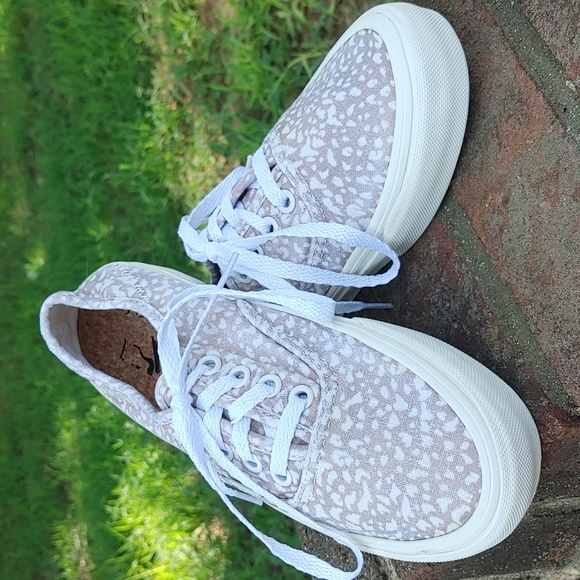 Vans Shoes - Vans Unisex Canvas Sneaker Size 5.5 (535)